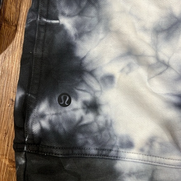 Lulu lemon tie dye sweatshirt - Picture 3 of 3
